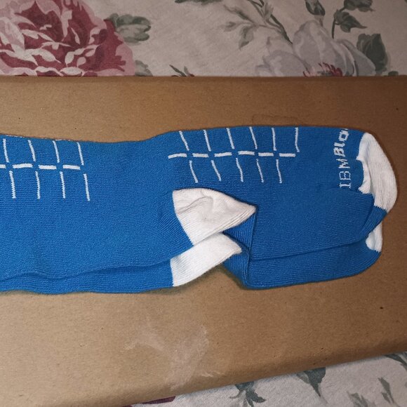NEW IBM Blockchain Socks - Picture 5 of 8